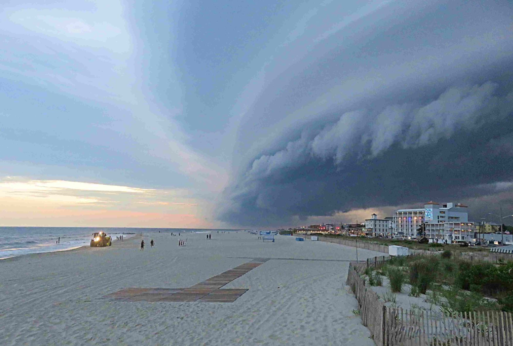 Sunset Beach Shelf Cloud June 2017 (4)